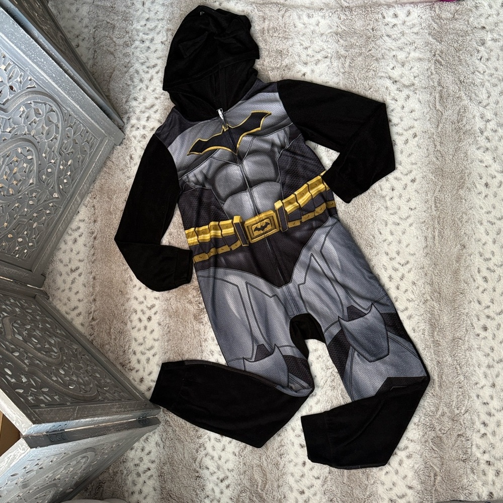 Batman fleece onesie boys medium superhero costume loungewear pajamas Halloween